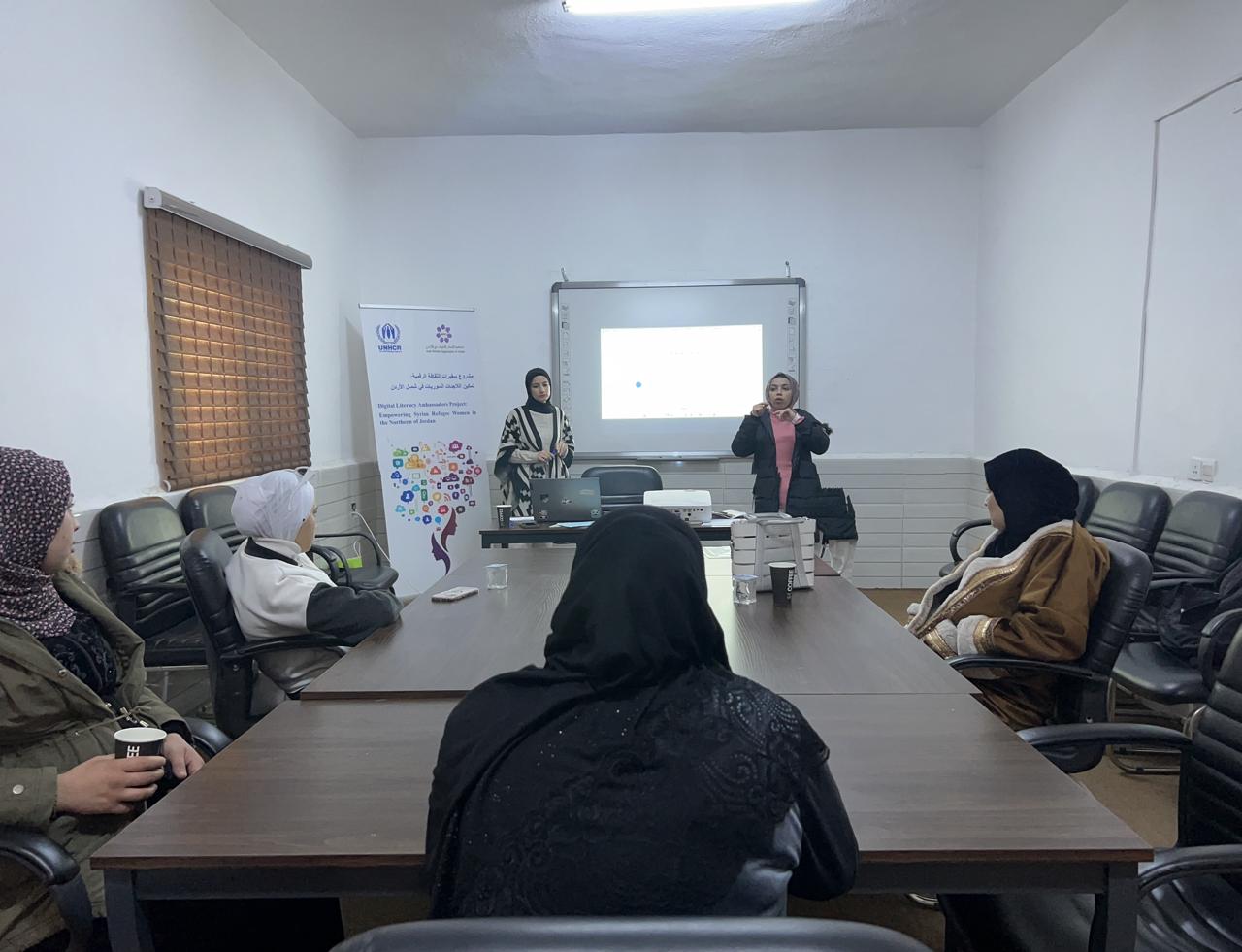 صورة ميدانية من أنشطة مشروع سفيرات الثقافة الرقمية — الصورة 2 من 9