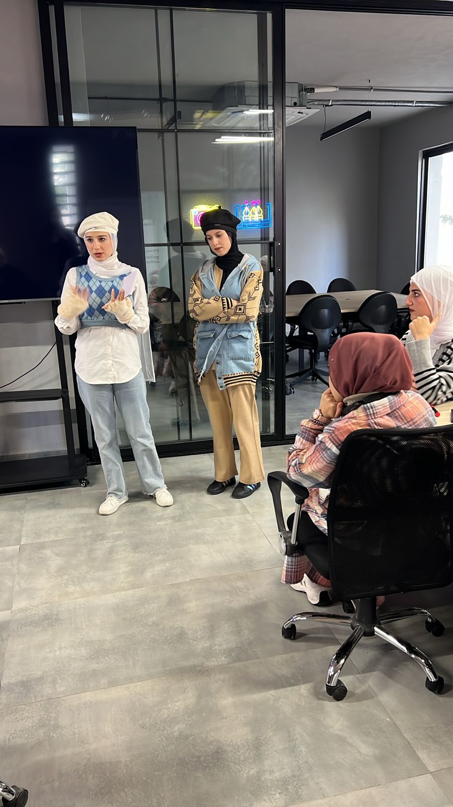 صورة ميدانية من أنشطة مشروع سفيرات الثقافة الرقمية — الصورة 8 من 9